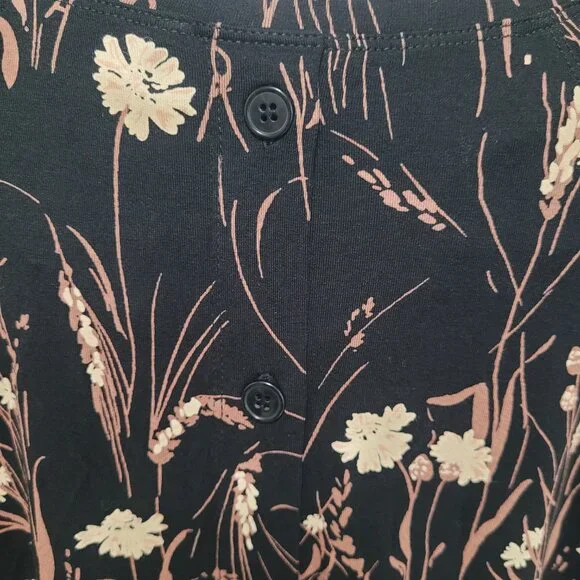 Masai flowered blouse with button down back - Picture 6 of 9